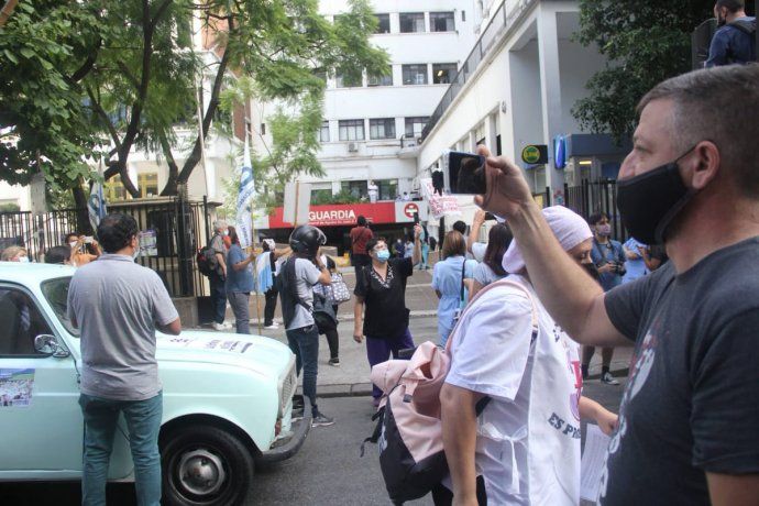 Caravana de enfermeros del hospital Fernández y del Gutiérrez - Crédito: Ignacio Petunchi