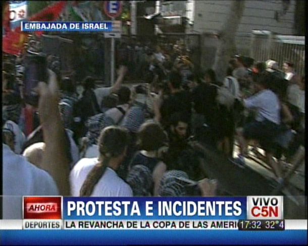 Incidentes con Quebracho frente a la Embajada de Israel