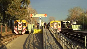 un hombre mato de un tiro a su ex esposa y luego se arrojo debajo de un tren un hombre mato de un tiro a su ex esposa y luego se arrojo debajo de un tren