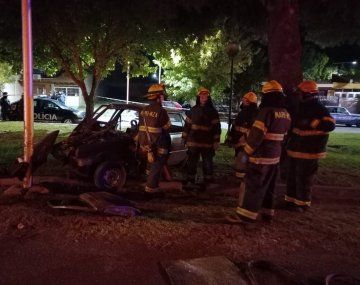 Chocó contra un poste y mató a su pareja y su hija de 11 meses: estaba ebrio