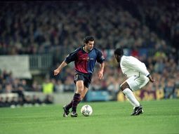 Luis Figo, con la camiseta del Barcelona Luis Figo, con la camiseta del Barcelona