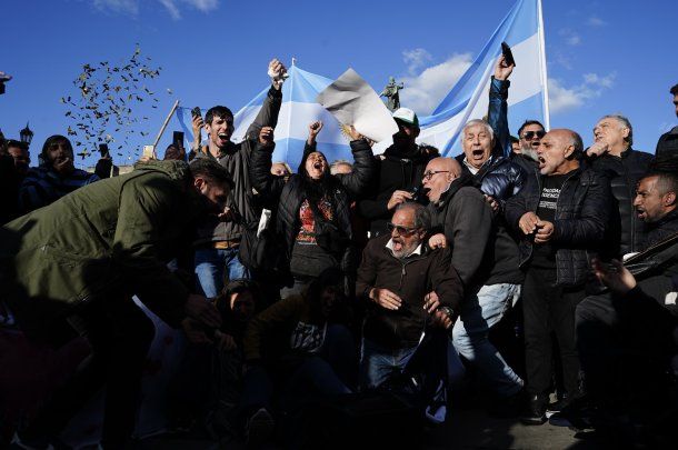 La emotiva reacción de discapacitados y sus familiares tras el rechazo al veto de Javier Milei en el Senado