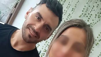 Un hombre apuñaló a su pareja, su hija se tiró del auto para escapar y él se suicidó. Un hombre apuñaló a su pareja, su hija se tiró del auto para escapar y él se suicidó.