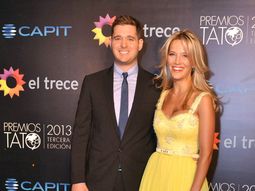 luisana lopilato, custodiada por michael buble en los premios tato luisana lopilato, custodiada por michael buble en los premios tato