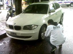 retienen dos autos de alta gama que debian $50.000 a arba retienen dos autos de alta gama que debian $50.000 a arba