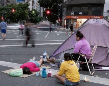 Piqueteros de izquierda levantan el acampe tras 20 horas de bloqueo 