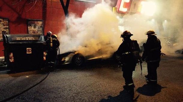 Volvieron los quemacoches: incendiaron tres autos en la Ciudad
