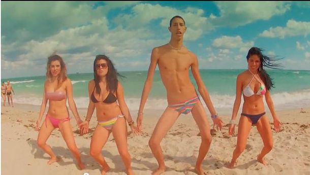 Peter La Anguila, el artista que es furor en Internet