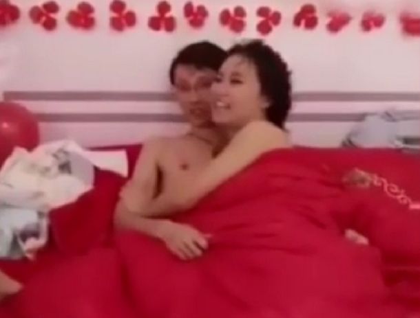 Pareja de recién casados chinos obligados a tener sexo frente a sus invitados