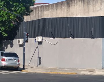 Denuncian que taparon un mural en homenaje a Maradona