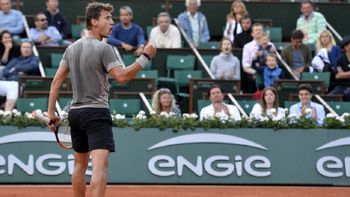 Puño apretado, el argentino se quedó con un triunfo histórico Puño apretado, el argentino se quedó con un triunfo histórico