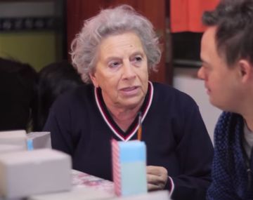 Con cinco hijos y adoptó seis con discapacidad