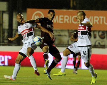 Chacarita goleó a un Lanús que estuvo a punto de ser campeón de América