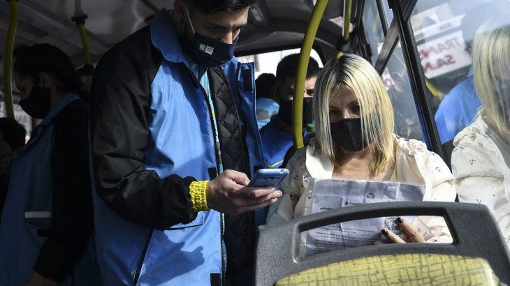 Caos de tránsito en las horas previas a la primera noche de restricciones en el AMBA