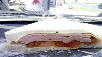 la gran estafa: un cliente denuncio en facebook el armado enganoso de su sandwich la gran estafa: un cliente denuncio en facebook el armado enganoso de su sandwich