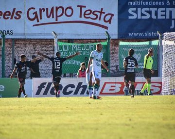 Colón goleó a Sarmiento y quedó tercero