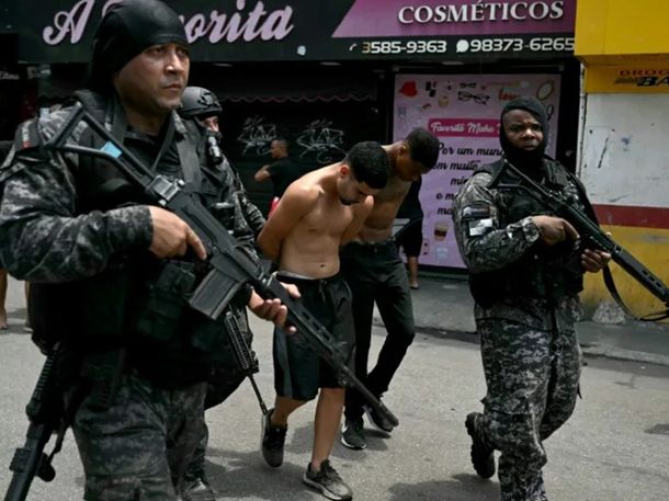 Fotos y videos: así fue el megaoperativo en Río de Janeiro contra el grupo narco Comando Vermelho Fotos y videos: así fue el megaoperativo en Río de Janeiro contra el grupo narco Comando Vermelho