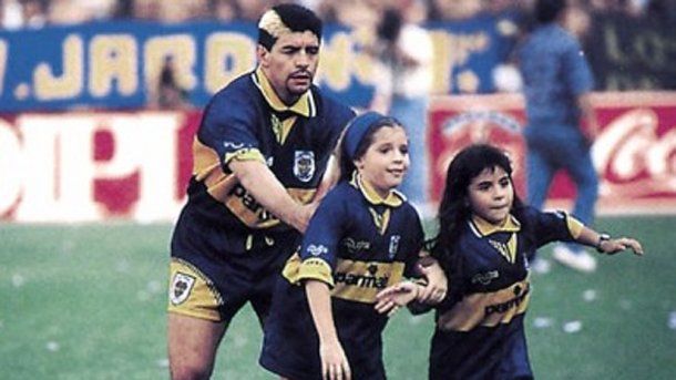 Diego Maradona junto a Dalma y Gianinna