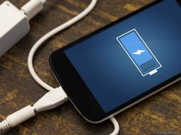 Murió electrocutado cuando cargaba su teléfono celular