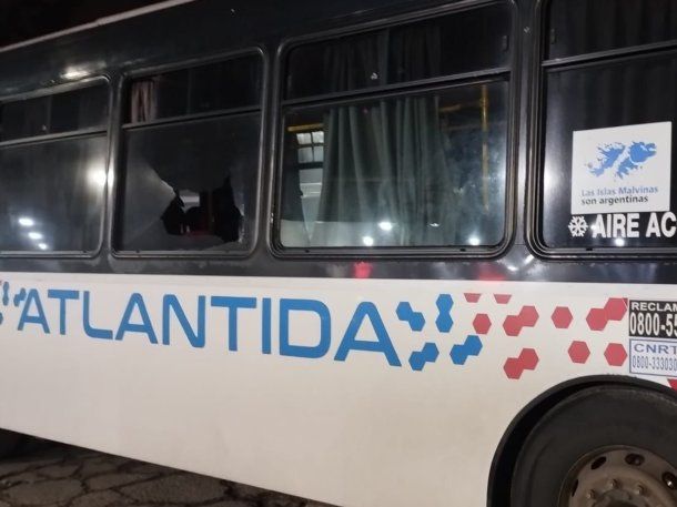 Paro de colectivos: tiraron piedrazos a unidades de la empresa DOTA