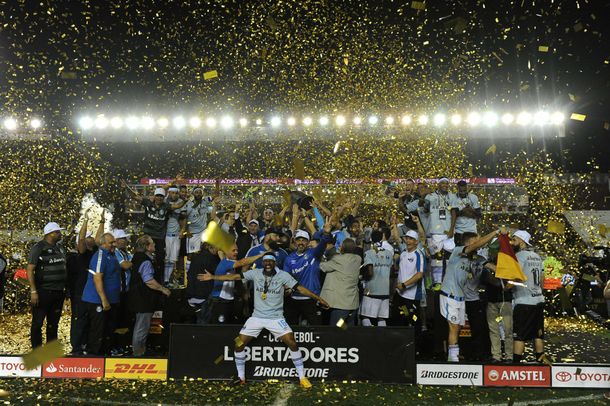 El festejo de Gremio que ahora irá por el batacazo ante Real Madrid