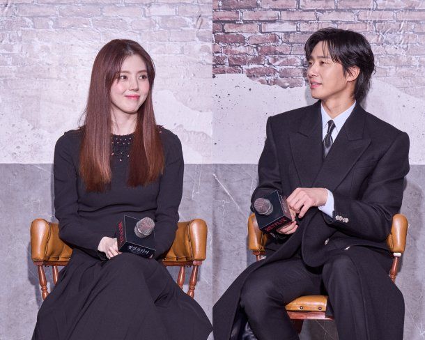 Han So-hee y Park Seo-joon presentaron El monstruo de la vieja Seúl desde la capital de Corea del Sur
