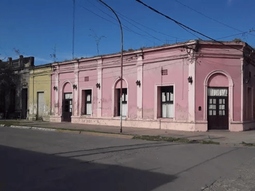 El pueblo ganadero con pocos habitantes y varios sitios históricos. El pueblo ganadero con pocos habitantes y varios sitios históricos.