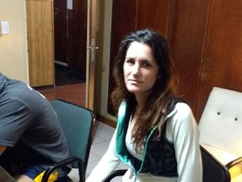 Erica Romero en la comisaría. Foto gentileza La Capital.