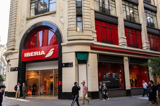 Iberia inaugura su Espacio en Buenos Aires con una propuesta inmersiva para los amantes de la aviación y la cultura española