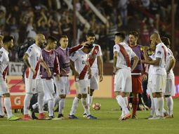 Los jugadores de River tras la dura derrota