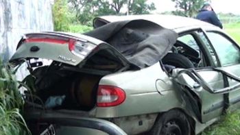 jujuy: mueren cuatro jovenes al chocar auto contra paredon jujuy: mueren cuatro jovenes al chocar auto contra paredon