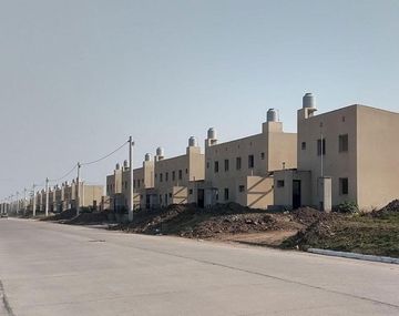 Hallaron a una beba muerta en el patio de una casa y sospechan de la madre