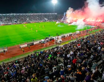F&uacute;tbol con p&uacute;blico en plena pandemia: as&iacute; fue el&nbsp;cl&aacute;sico de Serbia
