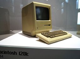 apple inaugura una gran coleccion privada en praga apple inaugura una gran coleccion privada en praga