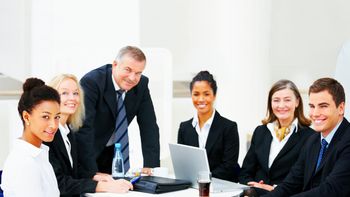 dia del amigo: ¿cuanto influye la amistad en la busqueda de trabajo? dia del amigo: ¿cuanto influye la amistad en la busqueda de trabajo?