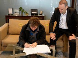 milei llego de oslo y firmo el proyecto de reforma laboral milei llego de oslo y firmo el proyecto de reforma laboral