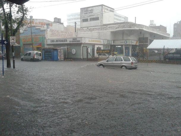 El diluvio provocó destrozos e inundaciones en barrios de la Ciudad y el Conurbano