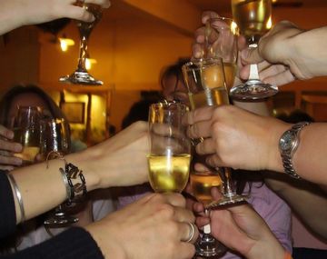 Cómo hacer para brindar sin excederse