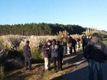 Hallaron pelos y restos de tela en el lugar que apareció el nene mutilado
