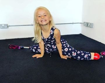 A Daisy-May Demetrees le amputaron las piernas