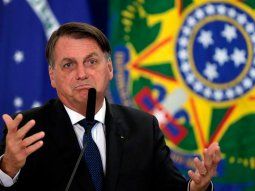 Bolsonaro llama cobardes a los que cumplen con el distanciamiento e idiotas a los que le piden vacunas contra el covid