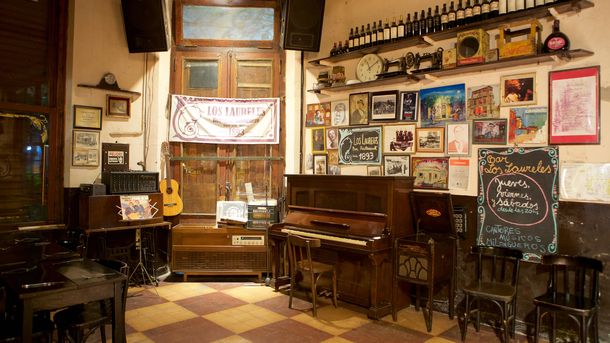 Tras su cierre por la pandemia reabre el bar Los Laureles: pronto cumple 128 años