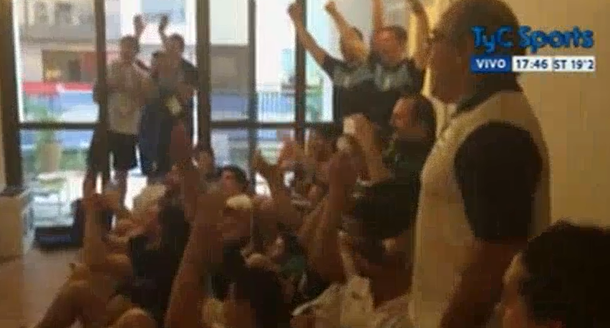 VIDEO: Así se vivió en la Villa Olímpica el logro histórico de Pareto