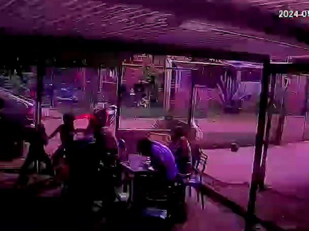 Susto en Chaco: tomaban mate en la galería y les cayó un rayo