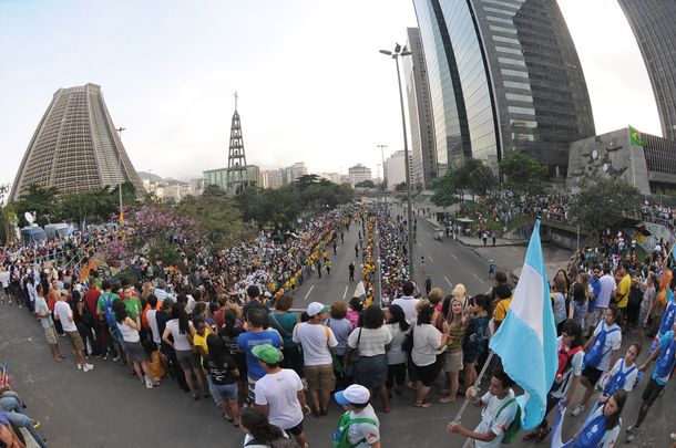 El Papa agradeció por Twitter el recibimiento que tuvo en Río