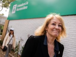 Carolina Cosse continúa sumando simpatías entre de cara a las elecciones internas del Frente Amplio. Carolina Cosse continúa sumando simpatías entre de cara a las elecciones internas del Frente Amplio.