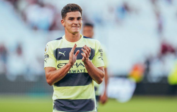 Julián Álvarez debutó con el Manchester City en la Premier League