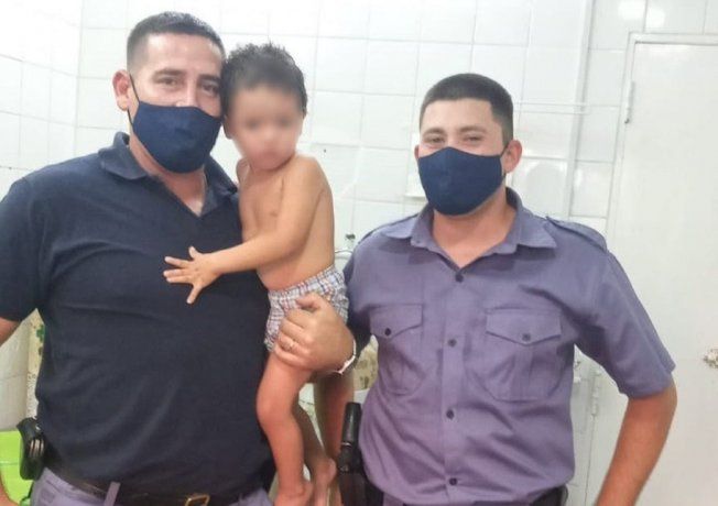 Chaco: dos policías le salvaron la vida a un niño de 2 años que convulsionaba