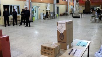 faltaron las autoridades de mesa y el primer votante estaba borracho faltaron las autoridades de mesa y el primer votante estaba borracho