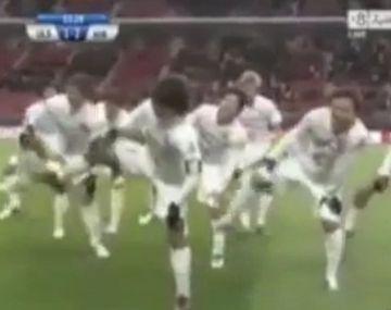 ¿Sumo o fútbol? El raro festejo de un equipo japonés